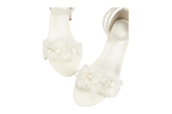 Women's Summer White Artificial Pearl Flower Decoration Open Toe Round Head Thick Heel Sandals Elegant Style