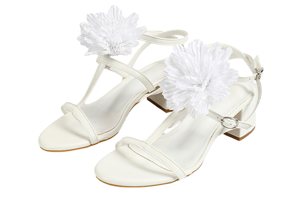 Women's Floral Decoration T-Strap Square Heel Sandals Holiday Style Summer White High Heel Sandals