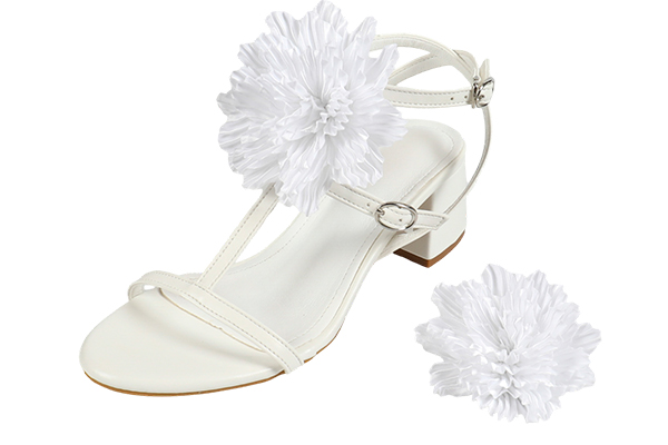 Women's Floral Decoration T-Strap Square Heel Sandals Holiday Style Summer White High Heel Sandals
