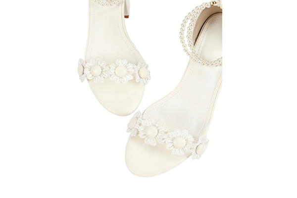 Women's Summer White Flower Decoration Open Toe Round Head Thick Heel Sandals Sweet Style
