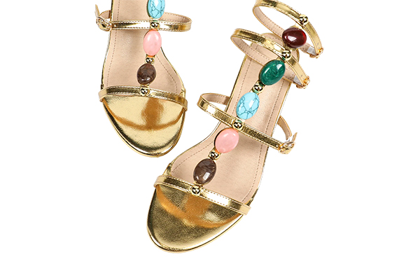 How to match women's high heel sandals with clothes to look more fashionable?
