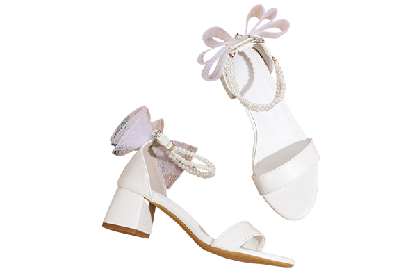 How can open toe round head thick heel sandals create a variety of styles?
