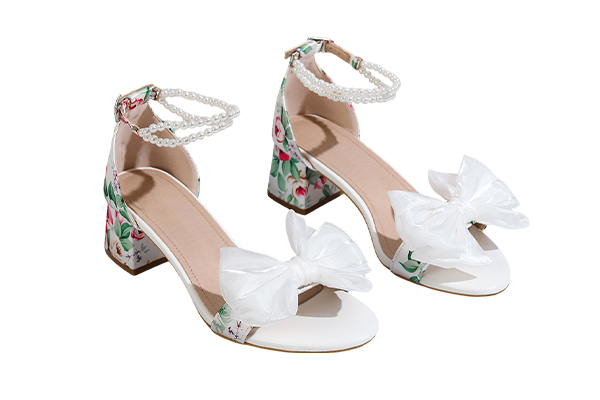 How do women's high heel sandals with ventilation holes keep your feet dry and comfortable?