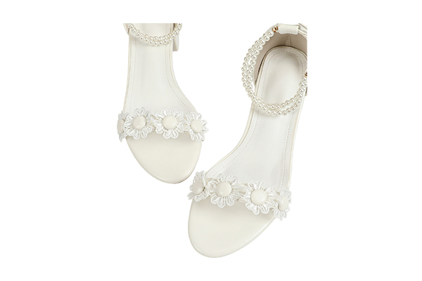 Women's Flower Pearl Strap Thick Heel Sandals Elegant Summer White High Heel Sandals